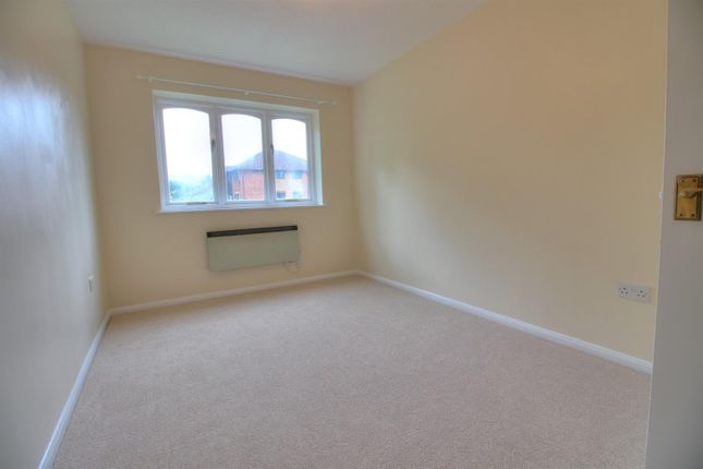Flat for sale in Holly Lodge, Nursery Gardens, Chandler's Ford, Eastleigh