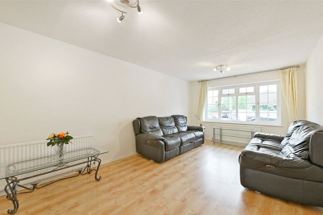 18, Birch Park, Harrow photo 4