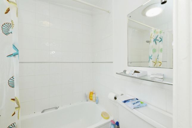 Flat for sale in Upper Mealines, Harlow