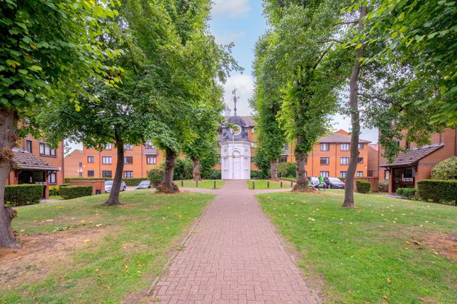 1-bed flat on St Benedicts Close, Tooting, £245,000