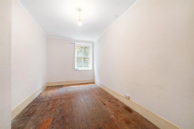 Flat for sale in Anerley Park, London
