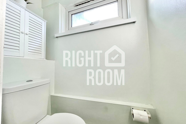 Room 4, 51 Berkeley Walk, London photo 5