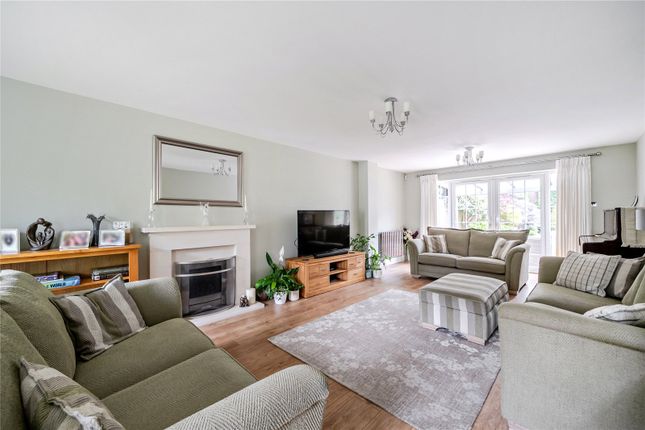 2, Yeomans Way, Surrey photo 4