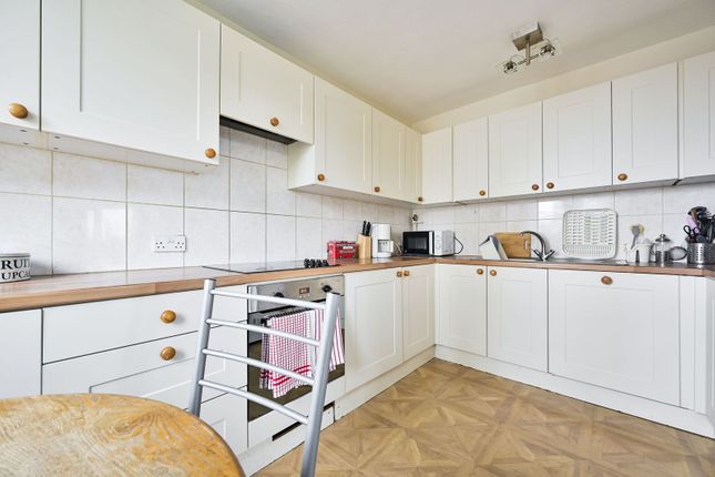 Neville Gill Close, Wandsworth photo 2