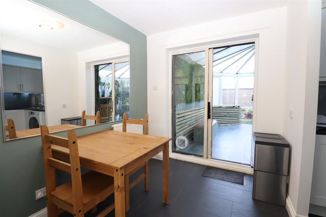48, Eelbrook Avenue, Bradwell Common photo 3
