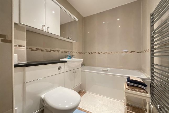 Flat for sale in Belvedere Road, Scarborough