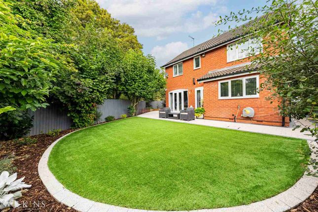 2, Coopers Close, Swadlincote photo 4
