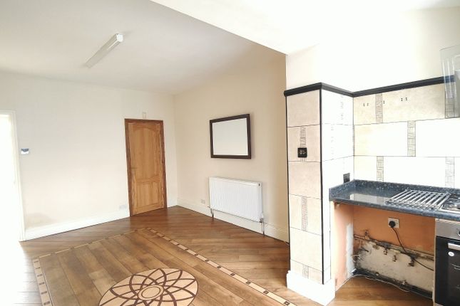 5, Queens Road, Doncaster photo 4