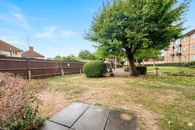 Flat 1, Oak Lodge, 21, Thicket Road, SUTTON photo 3