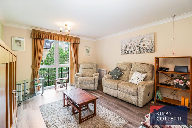 16 Benstede Court, Brocket Road, Hoddesdon photo 4