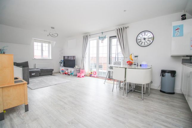 40, Plover Crescent, Old Harlow photo 2