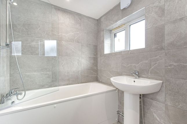100, Rushdene, London photo 4