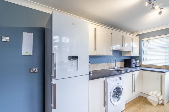 10, Highlands Road, Basildon photo 4
