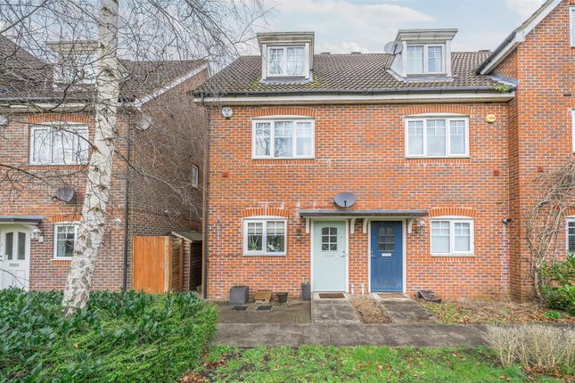 Thumbnail Town house for sale in Barley Mead, Maidenhead