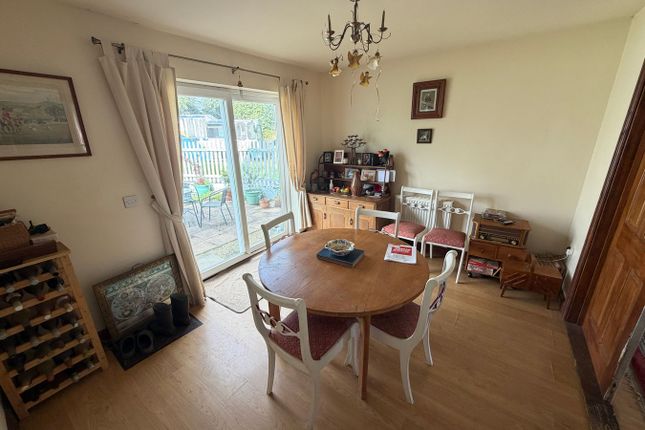 1 Clos Pwll Dwr, Llanfihangel-Ar-Arth, Pencader photo 4