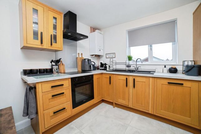 31, Sutton-in-Ashfield photo 3