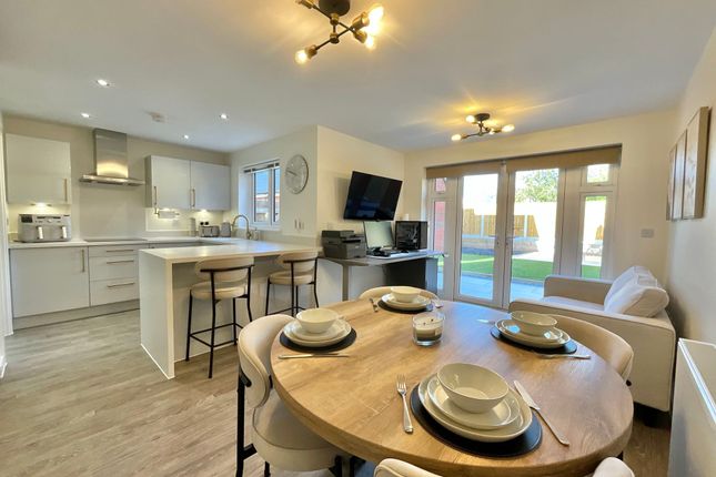 86 Hawarden Way, Stoke-On-Trent photo 3