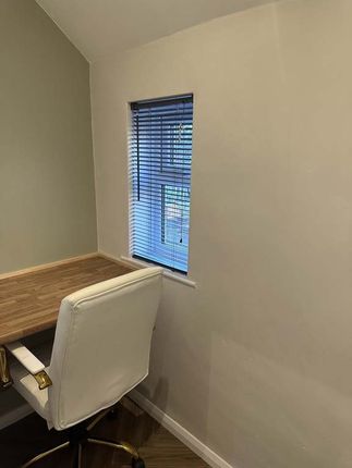 Flat 2, Swan Mews, Market Drayton, Shropshire, TF9 1JA photo 4