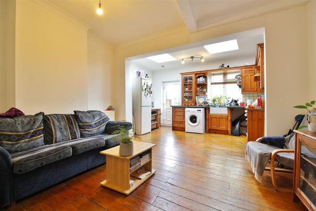 End terrace house for sale in Worple Road, Isleworth
