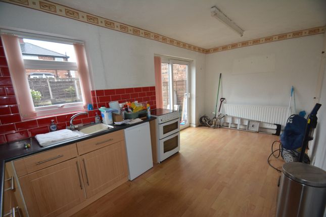 12, Burns Grove, Droylsden photo 3