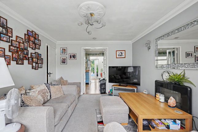 17 Nash Close, Chatham photo 4
