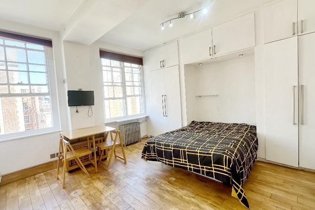 Studio flat on 106, Queens Court, London, £320,000