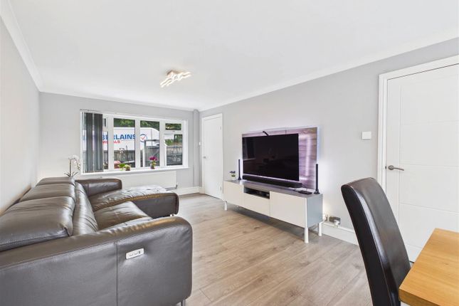 24a, Gomersal Lane, Dronfield photo 2