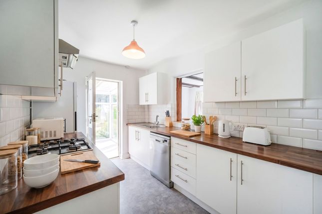 76 Headley Road, Reading photo 2