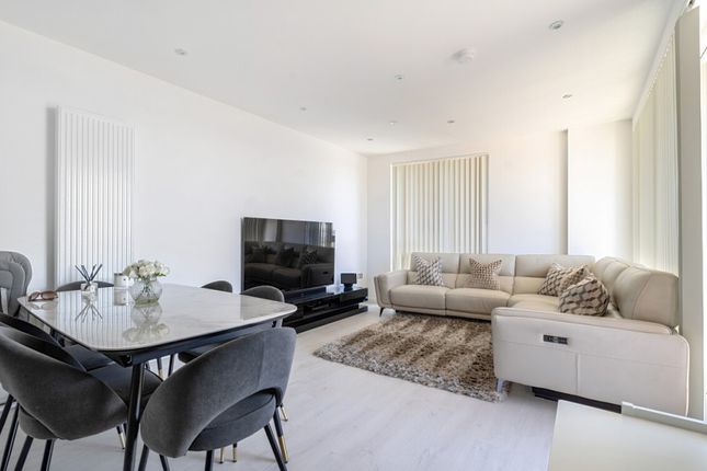 1 Kings Hill, Barking photo 2