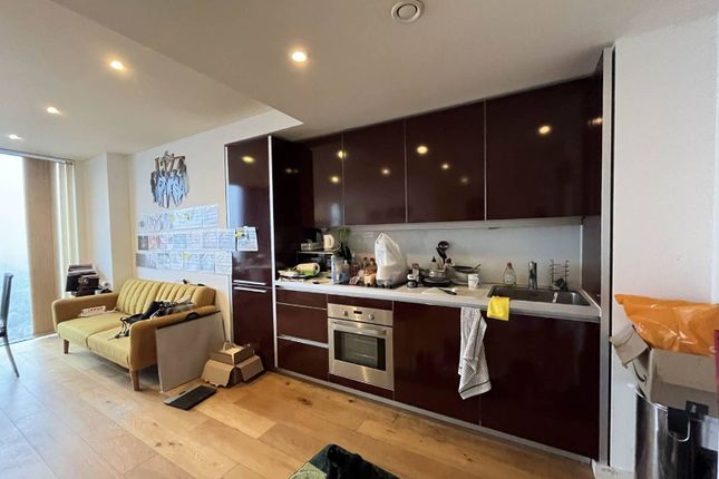 Thumbnail Flat to rent in Walworth Road, Elephant And Castle, London