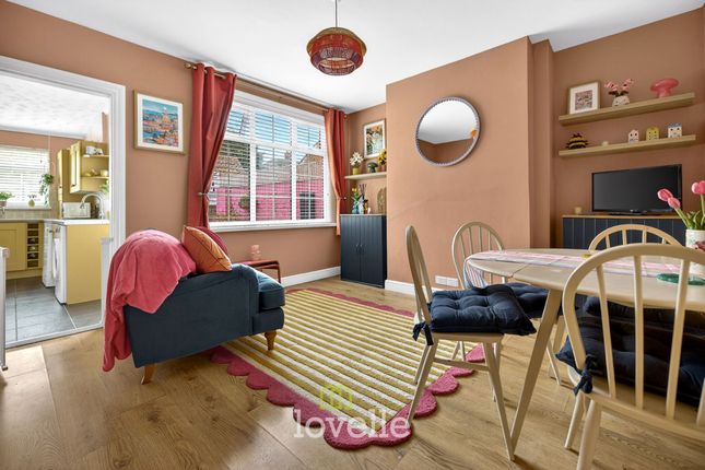 59 Phyllis Avenue, Grimsby photo 4
