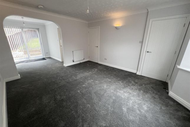 53, Charolais Crescent, Stoke-on-Trent photo 3