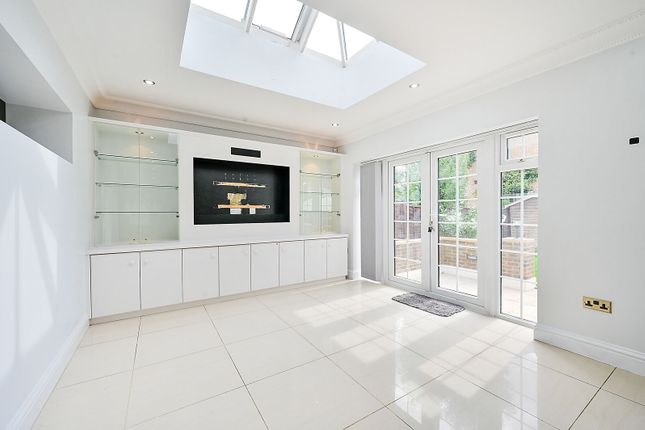 Hampton Court Avenue, East Molesey photo 4