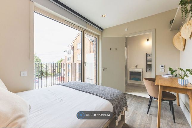 Flat, A Augustus Road, London photo 4