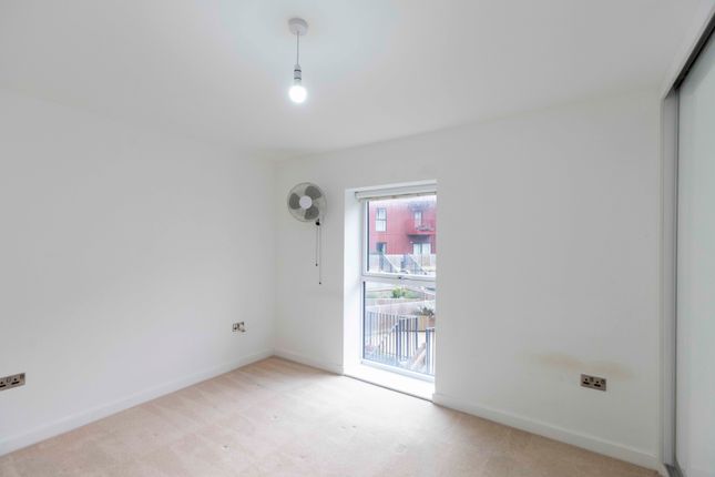 Terraced house to rent in Brookhill Road, London