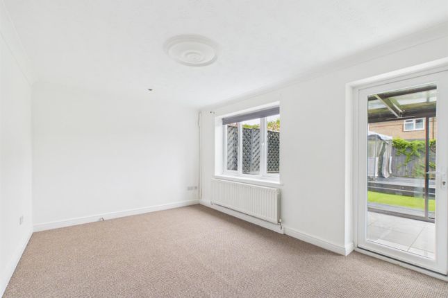 27, Richmond Avenue, Kettering photo 4