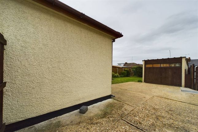 Bungalow for sale in Lakefields Close, Rainham