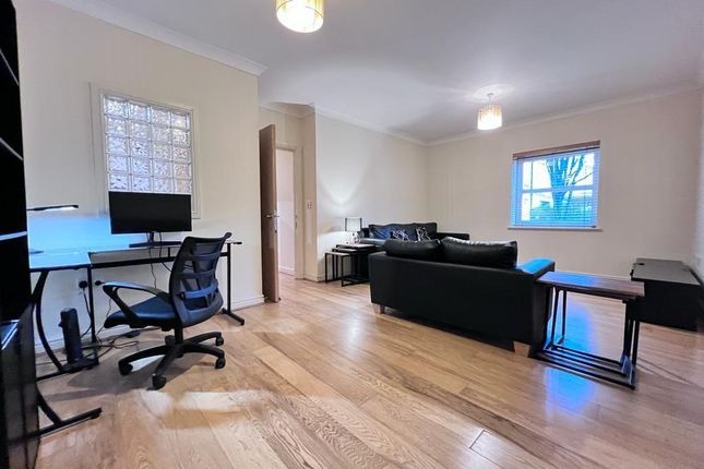 A Spacious Two-Bedroom, Two Bathroom To Let, Maxwellproperties.Co.uk