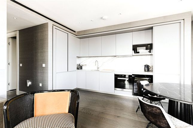 Flat for sale in Houndsditch, London