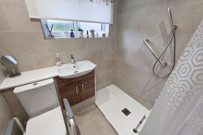 5 Peakes Croft, Doncaster photo 4