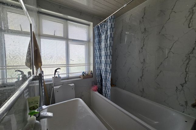 210B , Hounslow Road, Feltham photo 5