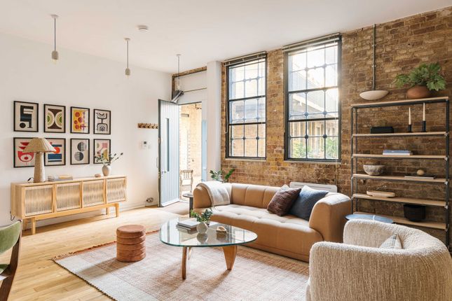 2-bed house on Flat 5, Cyntra Place, London, £835,000