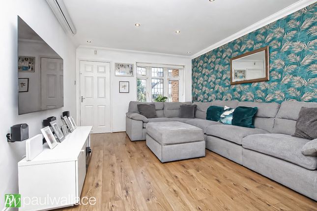 17, Ashbourne Road, Broxbourne photo 2