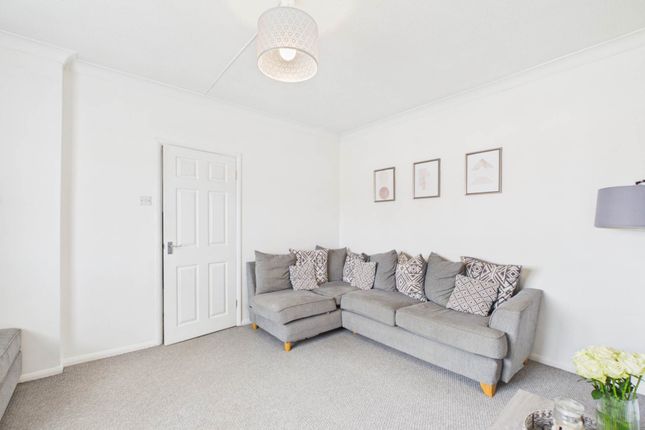 1, Hampden Road, Aylesbury photo 4