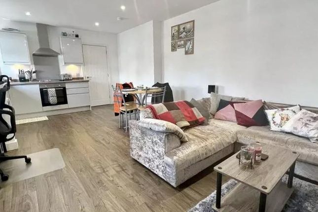 Flat 13, Baynton House, 437, Stourport Road, West Midlands photo 2