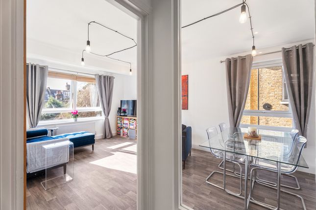 Flat 4, 23-27, Acacia Road, London photo 5