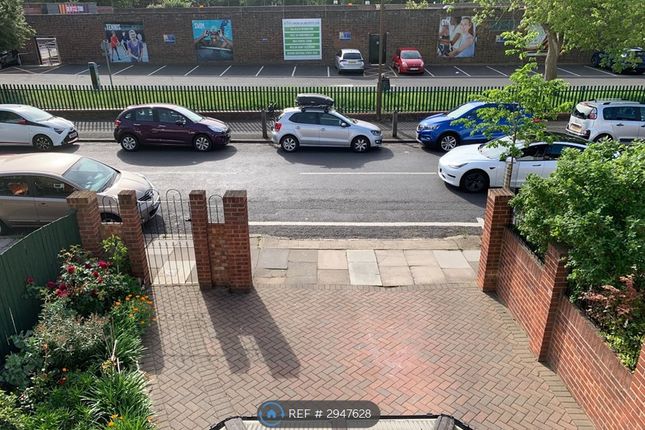 Charlton Park Lane, London photo 2