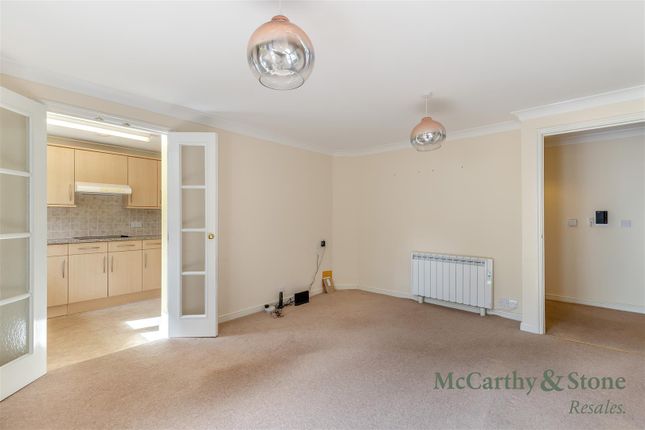 5 Townsend Court, High Street South, Rushden photo 4