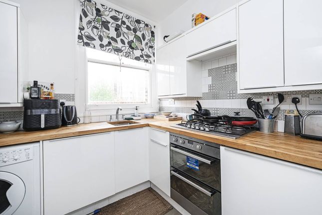 Flat to rent in Hoxton Street, Hoxton, London