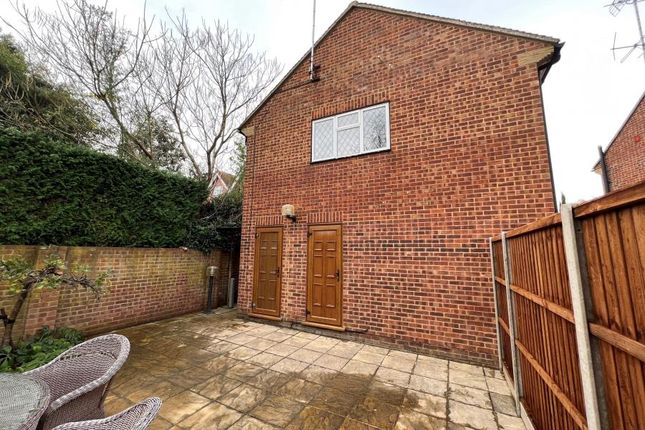 Thumbnail Maisonette to rent in Horsell, Woking, Surrey